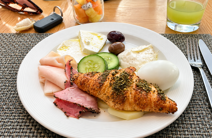 DoubleTree Hilton Gastro Kitchen - Internation Breakfast Buffet with Pool & Beach Access