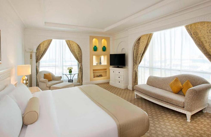 Luxurious One-Night Stay & Motiongate Tickets for Two |  at Wondergifts