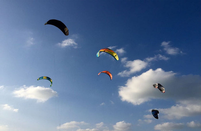 Thrilling One-Hour Private Kitesurfing Lesson at Kitesurf School Dubai