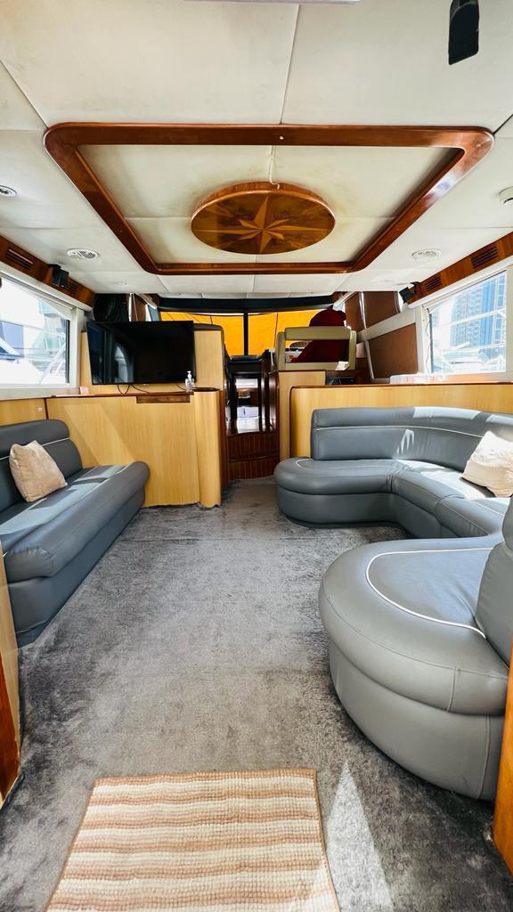 One Hour 55-Ft Yacht Rental Royal Vincy for Up to 22 People |  at Wondergifts