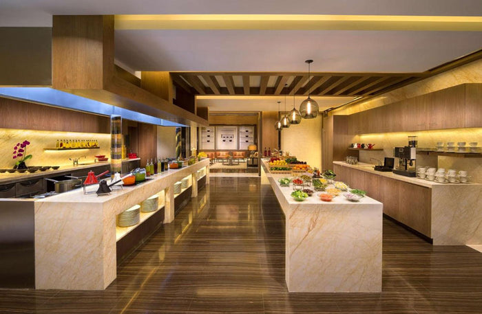 Elegant One-Night Summer Stay with Breakfast for Two at Hyatt Regency |  at Wondergifts