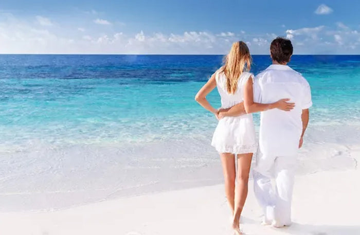 Romantic Getaways Gift Box: Choose Your One-Night Stay at 60+ Prestigious Hotels |  at Wondergifts