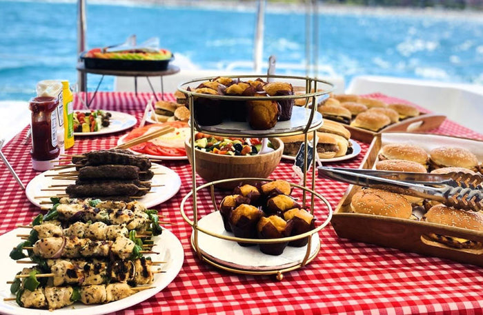 2-Hour Luxury Yacht Experience with Meals, Drinks & Burj Al Arab  Views |  at Wondergifts